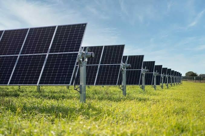 Utility-scale solar panel arrays with dual-axis automated tracking systems